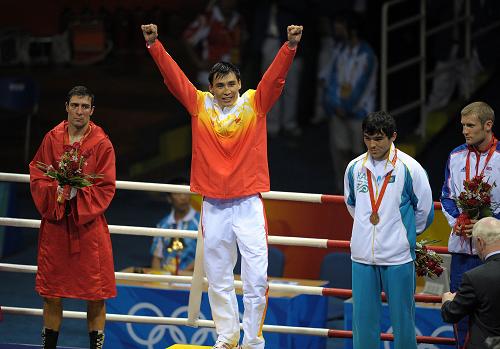 拳击--中国选手张小平获81公斤级冠军