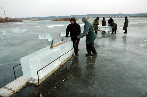 牡丹江市冬季采冰开工迟
