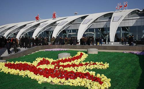 新疆哈密机场成功首航