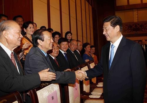 中国海外华侨总人口_与会人员在中国华侨历史博物馆前合影.-萧玉灿诞辰百年(2)