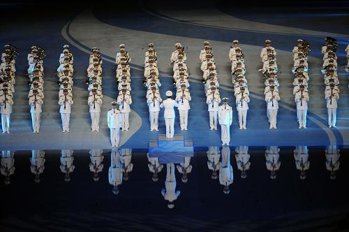 2日,第16届亚洲运动会开幕式在广州海心沙岛举