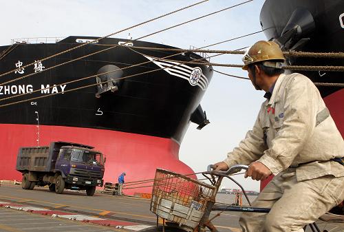 上海外高桥造船公司年造船突破700万吨创造新