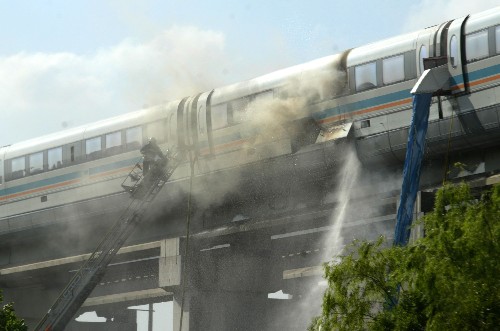 上海磁悬浮列车发生火灾