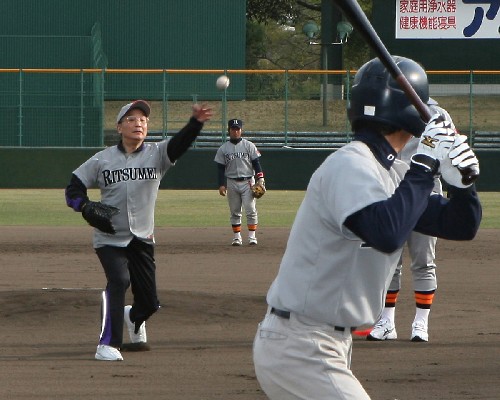 温家宝在日本打棒球