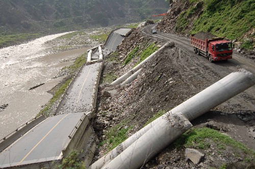 汶川地震极重灾区尚有40多公里干线公路未能