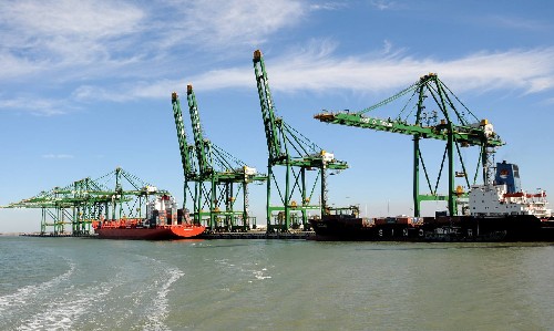 天津东疆保税港区集装箱码头规模不断扩大