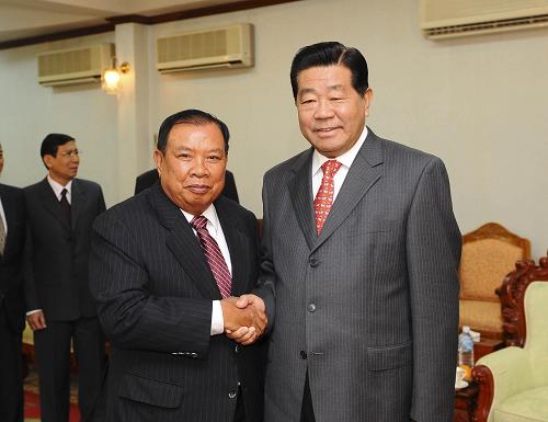 贾庆林会见老挝国家副主席本南