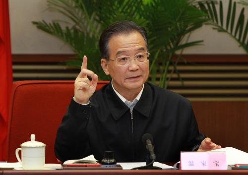 4月22日,中共中央政治局常委、国务院总理、国家能源委员会主任温家宝在北京主持召开国家能源委员会第一次全体会议,听取能源委办公室关于当前能源形势与工作任务的汇报。中共中央政治局常委、国务院副总理、国家能源委员会副主任李克强出席会议并讲话。新华社记者 庞兴雷 摄