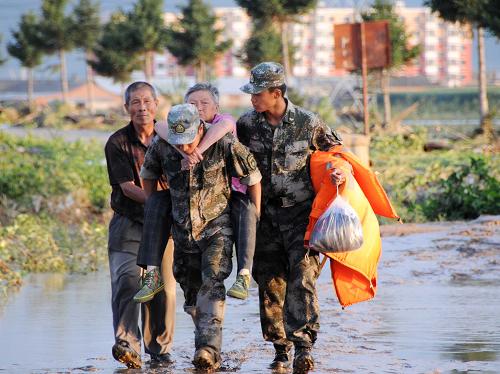 吉林市积极营救被洪水围困人员
