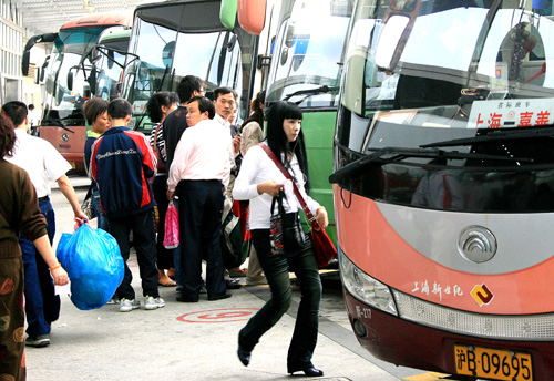 上海:长途客车增加运力应对大客流
