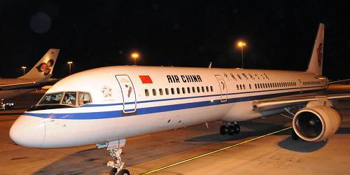 中国大陆首架直航班机抵达印度硅谷