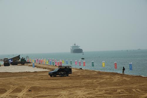 中国承建的巴基斯坦卡拉奇深水港项目正式开工