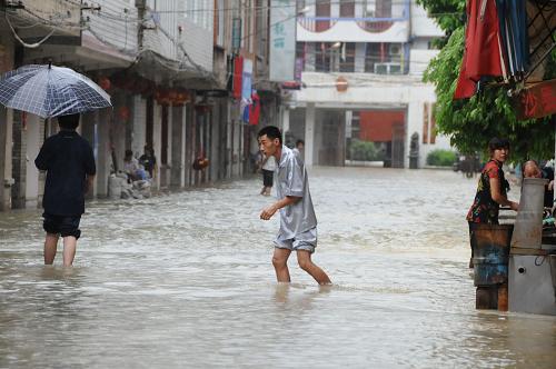 莫拉克携狂风暴雨直扑福建