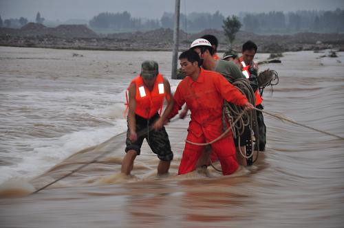 河南辉县山洪暴发 42名被困群众获救