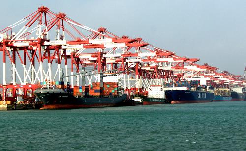 青岛港集装箱吞吐量超过1000万箱