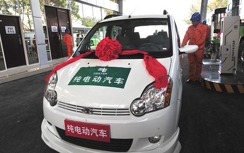 桂林首座电动汽车充电站及首批新能源公交车投