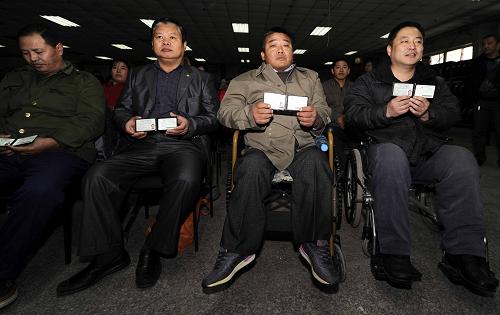 天津首批12名肢体残疾人获得C5车型汽车驾照