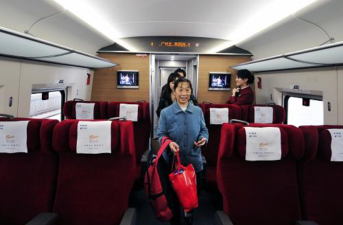 武广高铁开行世界运营速度最快的新一代高速动