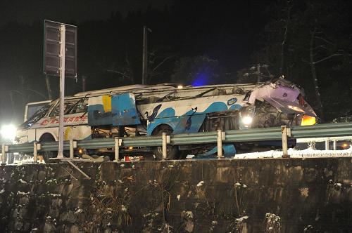 兰海高速贵州境内发生大客车翻车事故 已造成