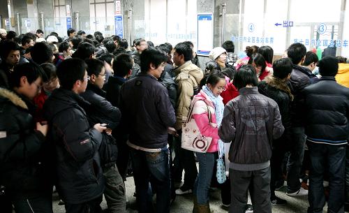 南京火车站应对学生购票高峰