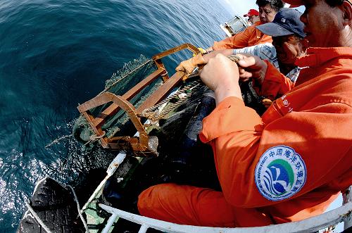 海洋局对大连海域环境质量进行检测