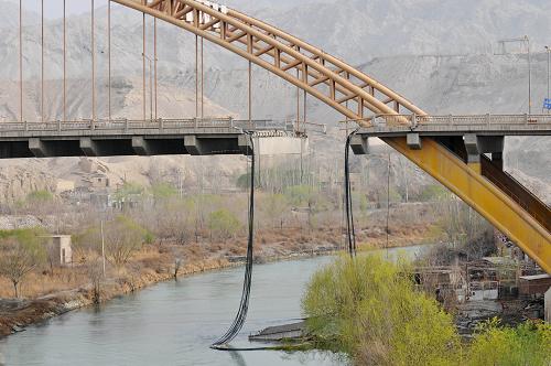 新疆库尔勒孔雀河大桥部分垮塌