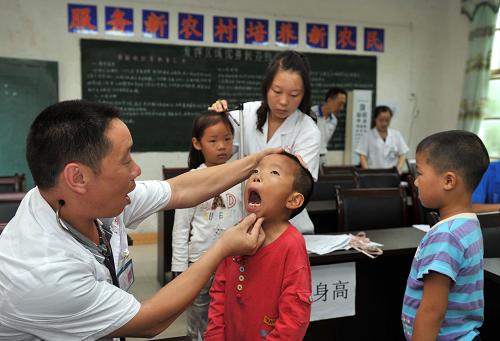 重庆巫山为2万名留守儿童免费体检