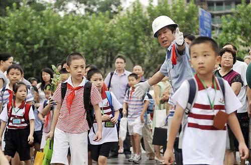 新学期上海中小学加强校园安保