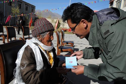 西藏积极推进新型农村社会养老保险试点工作
