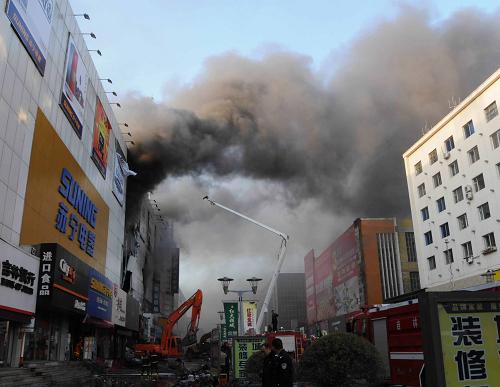 吉林市珲春街商业大厦火灾已造成两人死亡