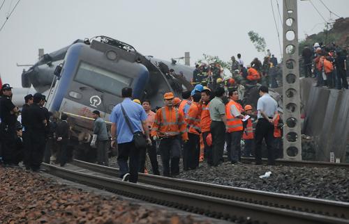 沪昆铁路客车脱线事故遇难人数升至10人55人