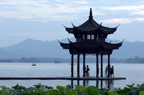 杭州西湖文化景观正式被列入《世界遗产名录》