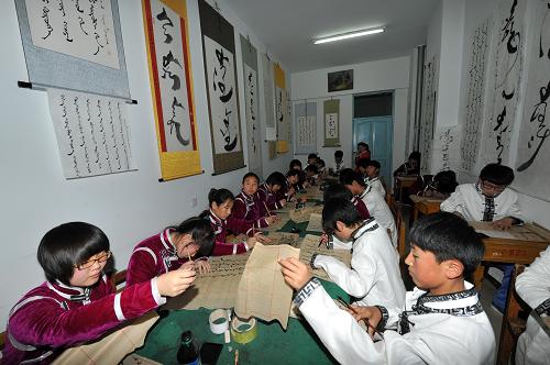 内蒙古通辽蒙古族中学特色教育有声有色