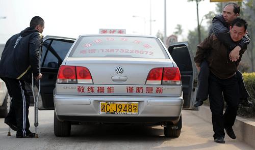 残疾人驾考学员领到湖南首批c5驾照