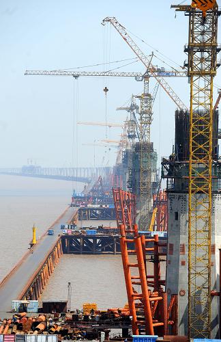 杭州湾上第二座跨海大桥--嘉绍跨海大桥建设进