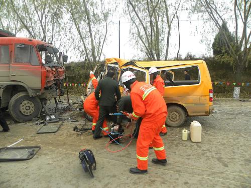 甘肃省正宁县一幼儿园校车被撞已致19人死亡