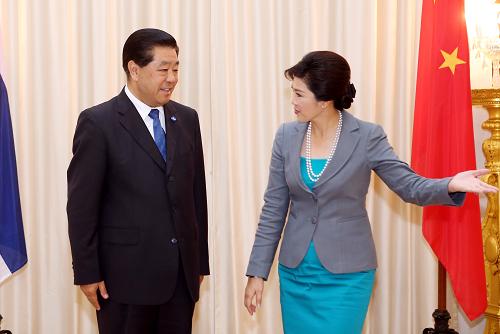 贾庆林会见泰国总理英拉