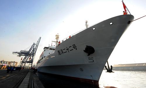 中国海军钱三强号测量船抵达印尼访问