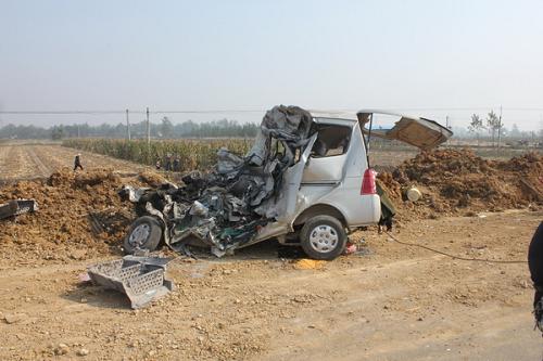 河南南阳社旗县发生一起交通事故致11人死亡