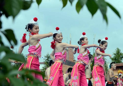 中国乡村文化艺术节在昆明举行