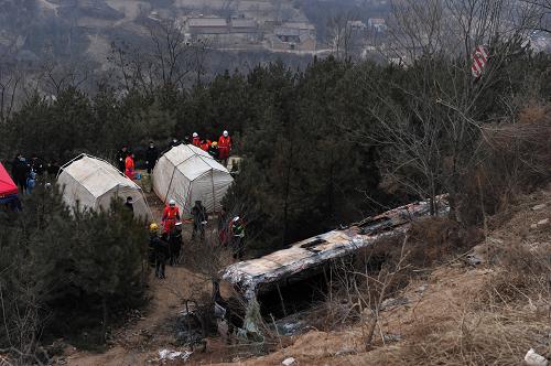甘肃宁县车祸致18人遇难 疑为超载及司机应急