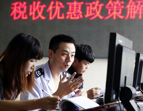 十八大人口政策解读_...教授做客人民网解读十八大报告