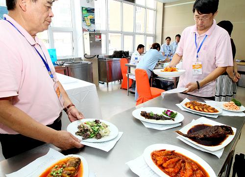 第七届全国烹饪技能竞赛在上海揭幕