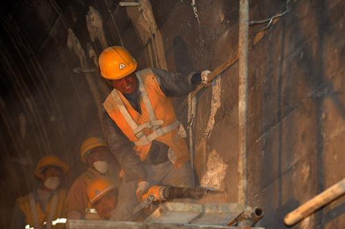 南昆线桥隧病害集中修进入攻坚阶段