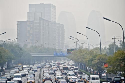 北京发布大雾黄色预警PM2.5浓度逐步降低至2级良