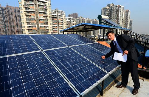 武汉居民收到自家屋顶太阳能发电站首笔卖电款
