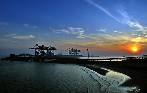 2010年唐山港吞吐量突破2.5亿吨 同比增长42.