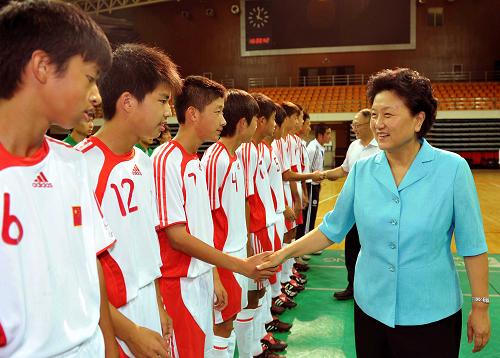 刘延东出席全国青少年足球联赛精英选拔赛暨中