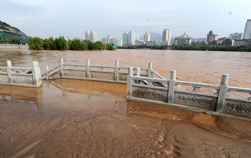 黄河兰州段水位持续偏高 防洪形势严峻