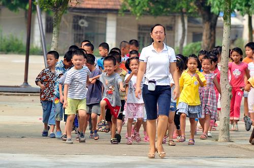 南宁-东盟经济开发区在广西首推15年免费教育
